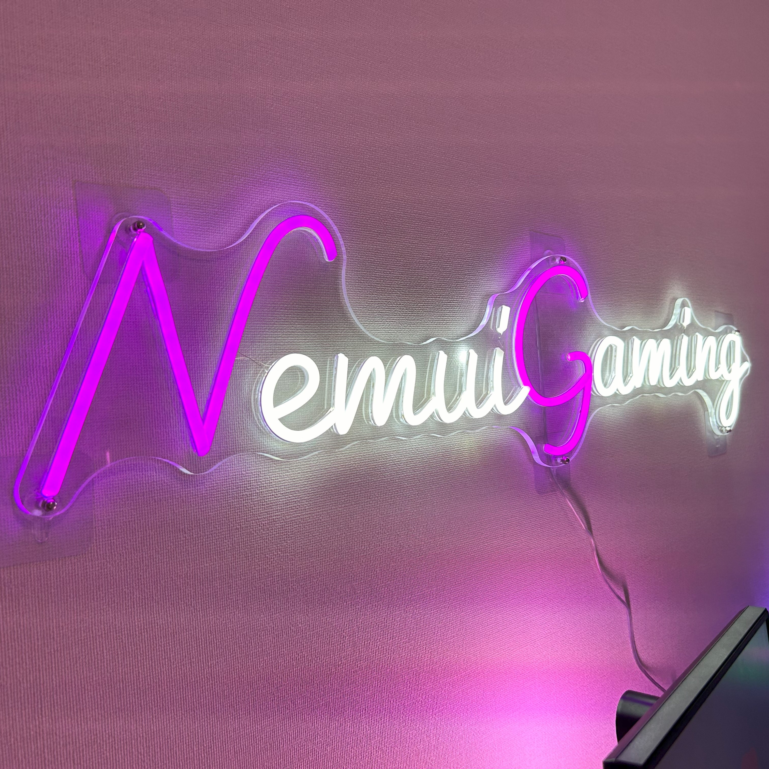 あすかさんち。50万人おめでとう記念ネオンサイン – NemuiGaming